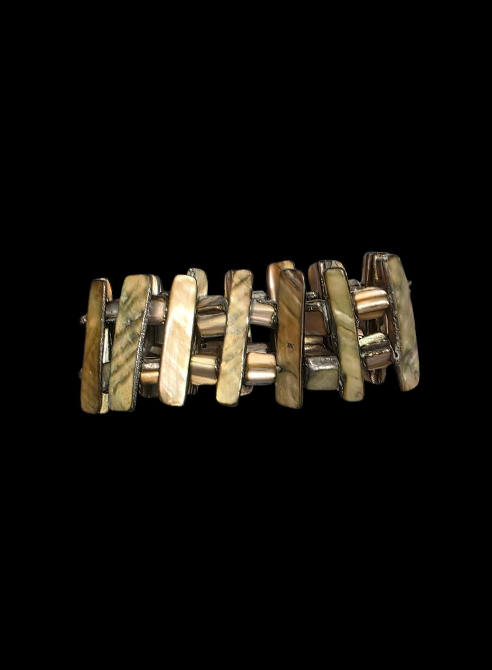 Neutral Shell Bar Stretch Bracelet
